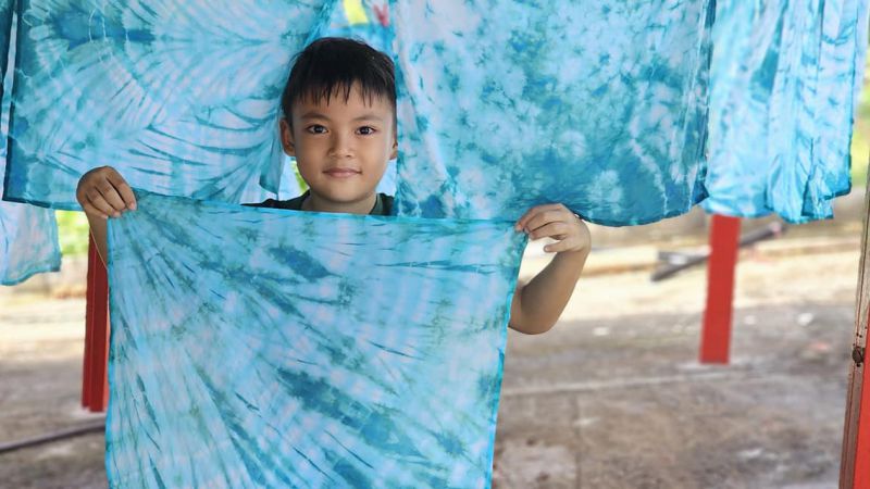 ผ้าคลุมไหล่  (sampa in bangpid) (ผ้าสามป่า) โรงเรียนวัดบางปิดล่างฯ